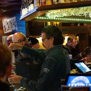 Svenska Cuvéer i Satellitbaren 🍫🍺