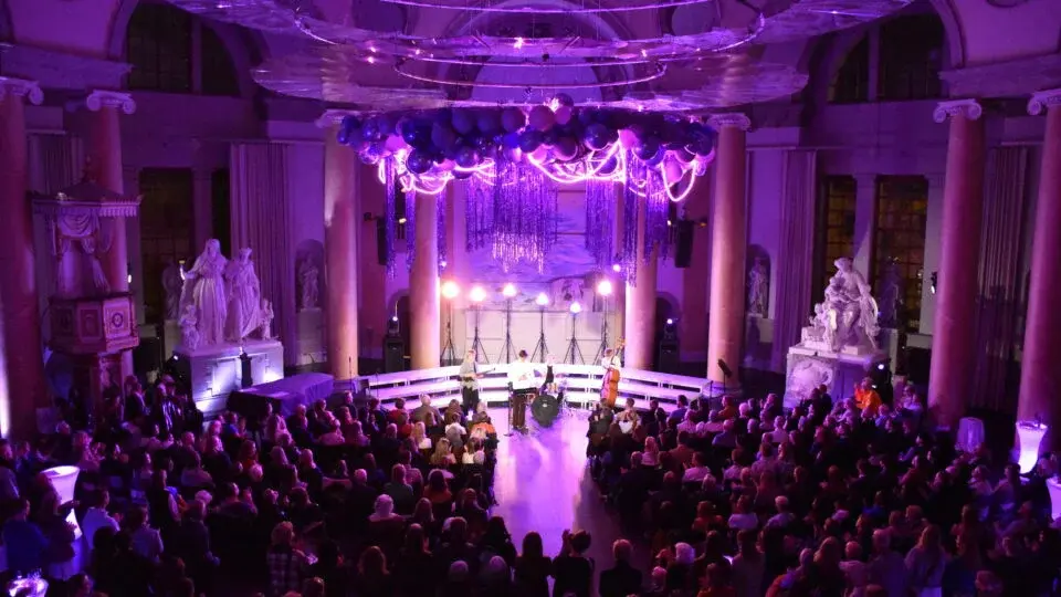 Konserter, lindans, liveband och dansgolv