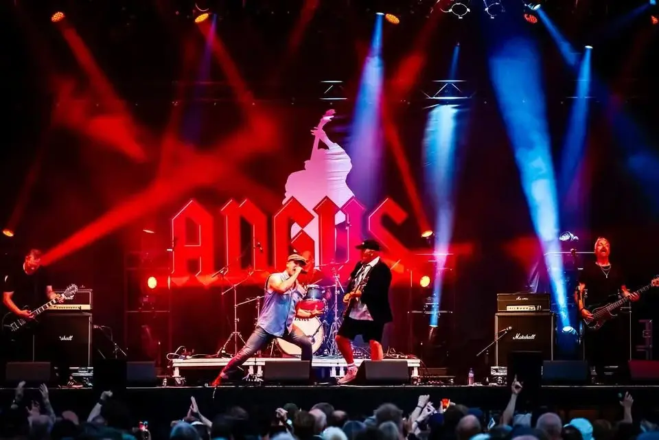 ANGUS spelar AC/DC i Hjo