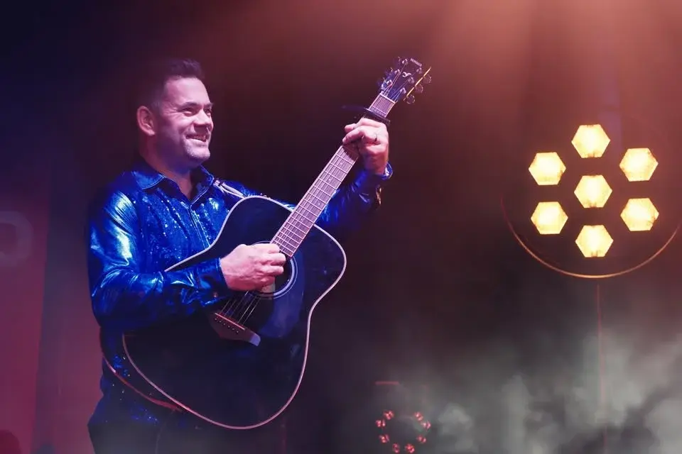 SONG SUNG BLUE