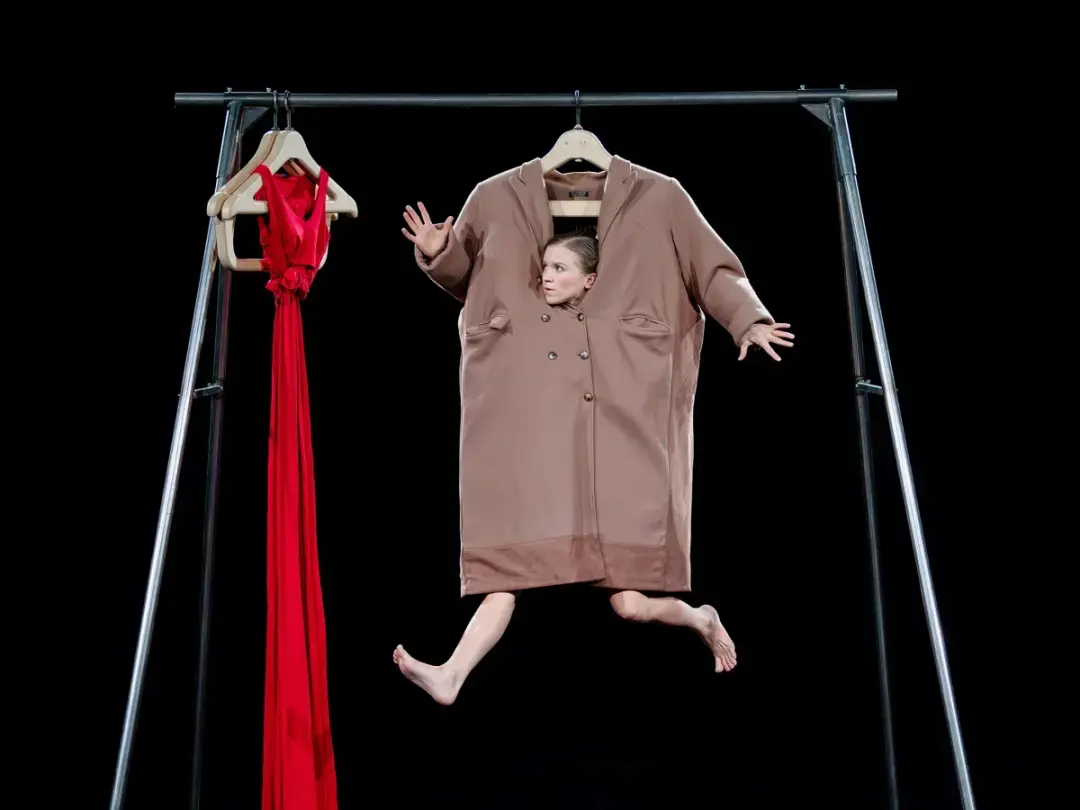 KLÄDSTÄLLNINGEN – Cirkus för hela familjen på Sergels torg 👗🤸♀️