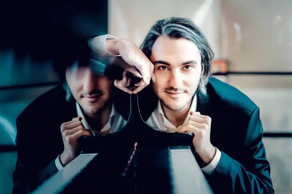 Alexander Gadjiev piano
