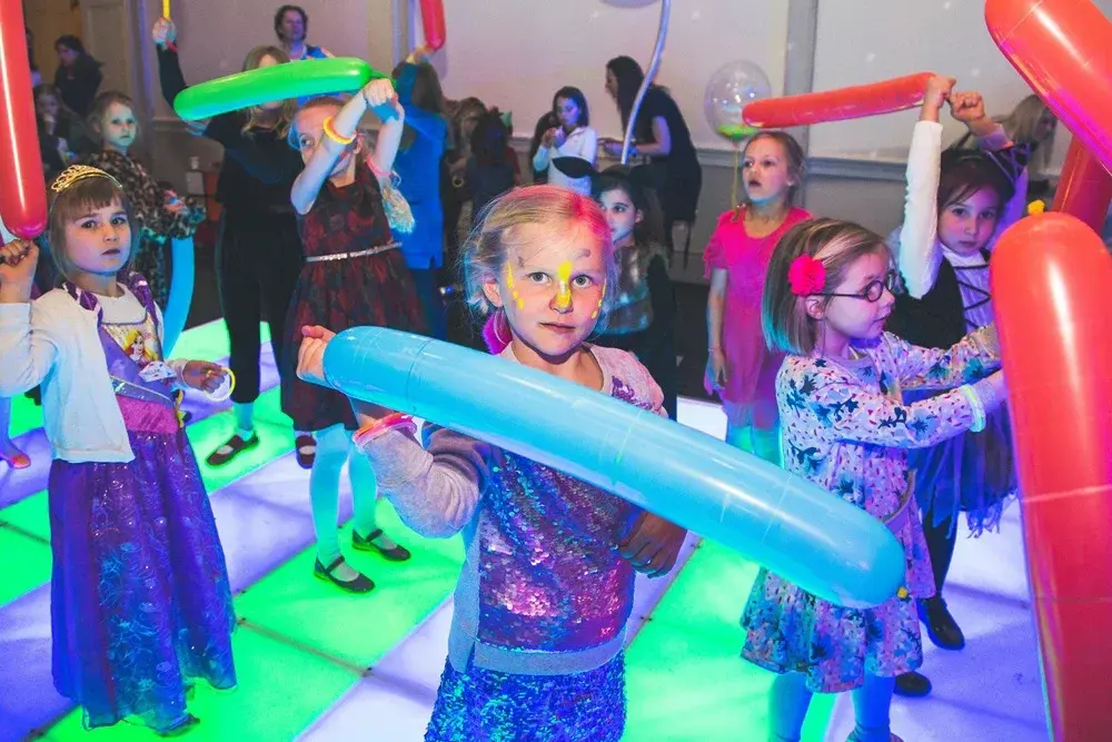 🎈 Extrainsatt Knattedisco på Ryssgården! 🕺✨