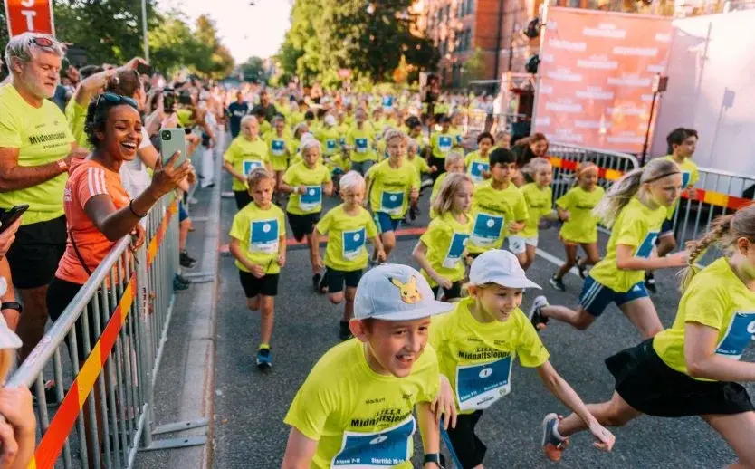 Lilla Midnattsloppet đââïžâš Barnens löparfest i Stockholm