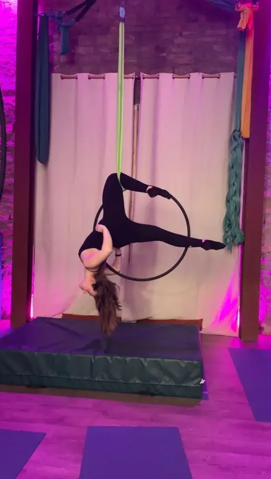 🌟 NEW 4-Week Aerial Hoop Course! 🌟