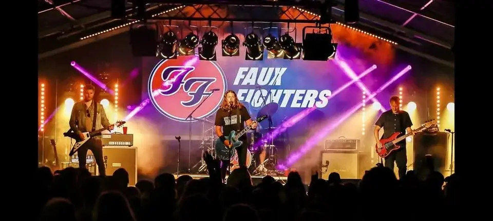 Faux Fighters @ Marrs Bar 