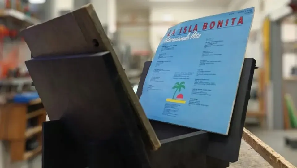 HYB4 Dílna: Základy práce se dřevem | Stojan na desky, knihy, časopisy