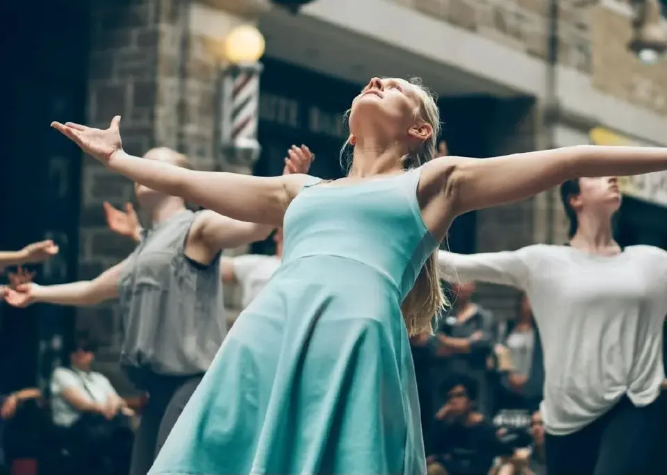 POHYB JAKO ZDROJ ENERGIE: VÍTÁNÍ JARA - prožitkové setkání tance a pohybu (Aneta Pavlová) 