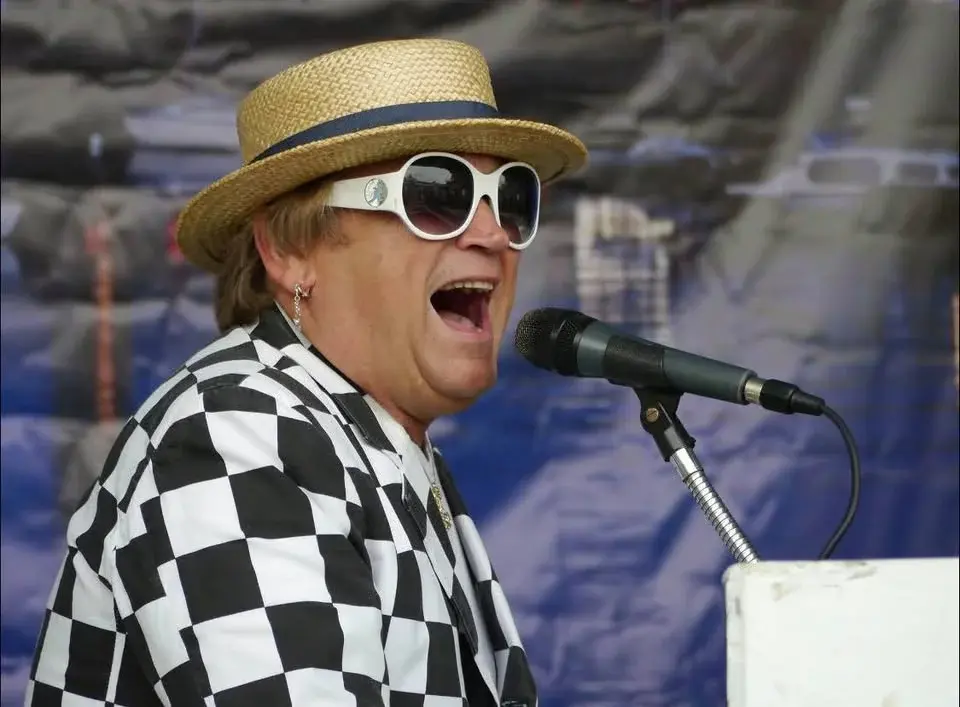 Elton John Tribute by Alan Free SHOW At Manuel's Thursday 19th February  from 19:30