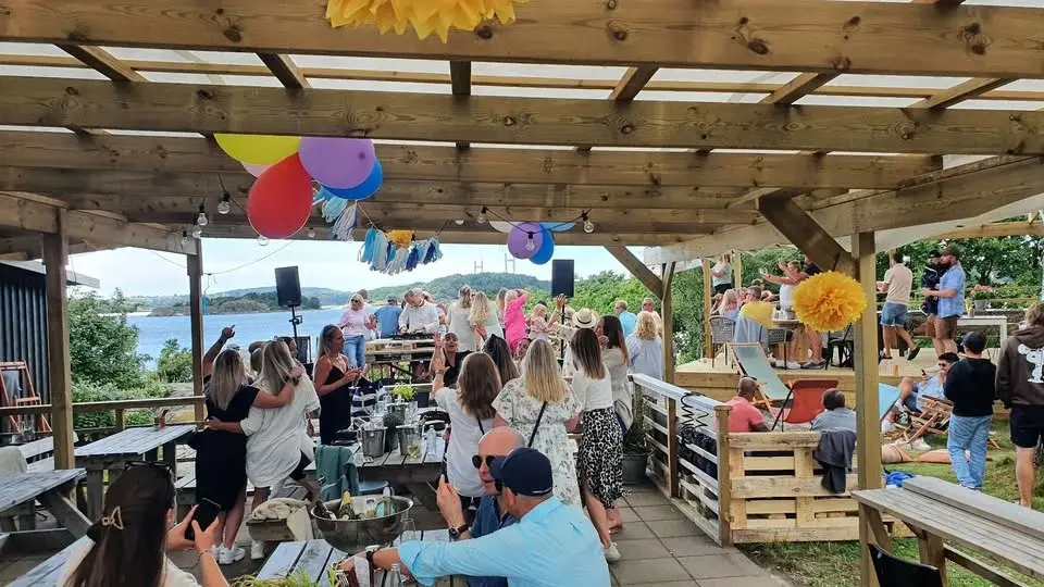 🎉 DAGSFEST x DJ Niklas Feldt –  söndag 5 juli från 14.00! 🎶