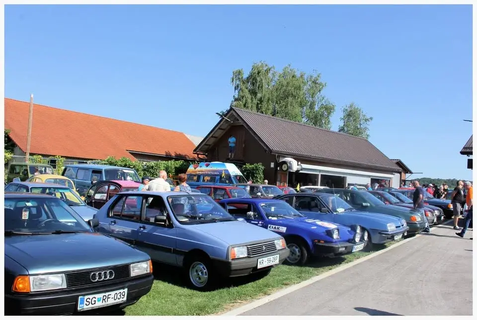 🚗 Mednarodno srečanje starodobnih vozil in motorjev – 25. julij 2026