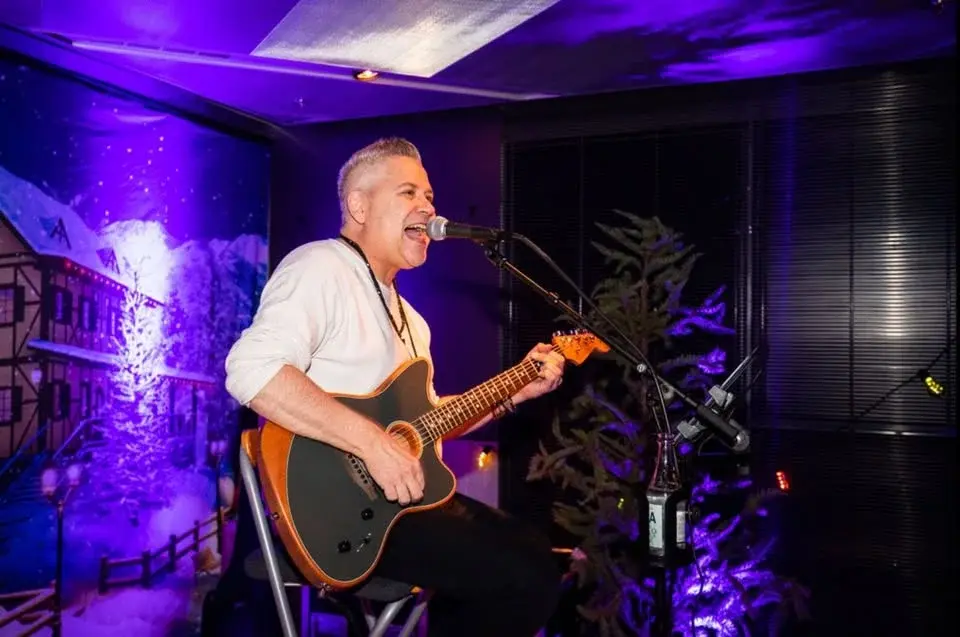 🎸 Trubadur Micke Danielsson live på Lite Bättre! 🎸