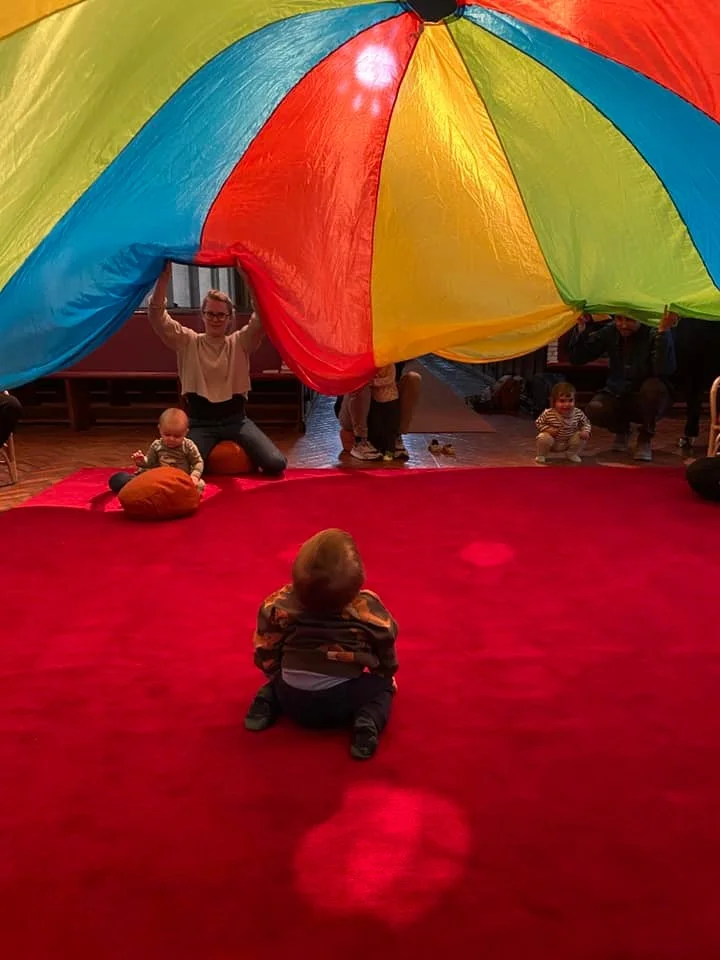 Jollra, krypa, gå-gudstjänst med små