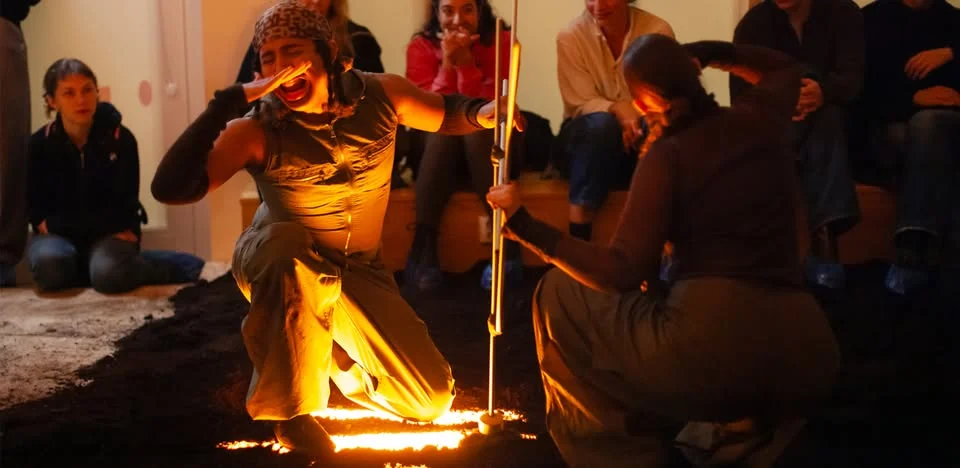 Performance - att gräva fram solen