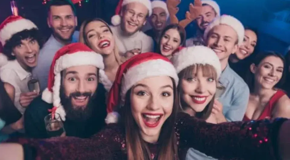 Fiesta internacional de Navidad🧑‍🎄 - Dirección solo en SOCIALIZUS