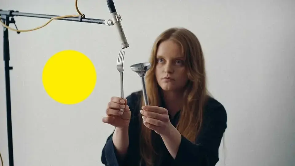 Tohle světlo nikdy nezhasne (Lauri-Matti Parppei, 2025) | normální šílenství
