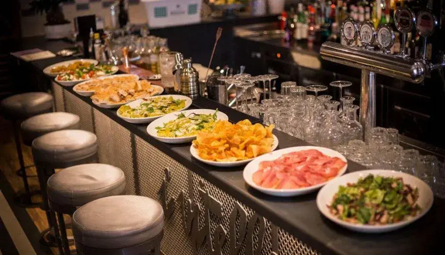 🍹 Äkta italiensk aperitivo-buffé i Årsta! 🇮🇹