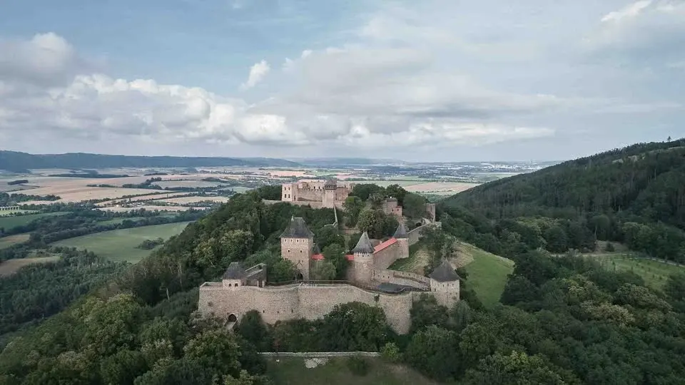 VSTUP DO HRADU HELFŠTÝNA ZDARMA 13. 9. 2026