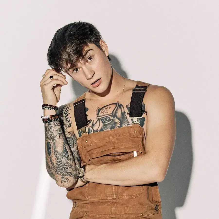 đ” Cameron Whitcomb
