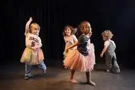đ Dansa med Dansmuseet: VĂ€stafrikansk dans
