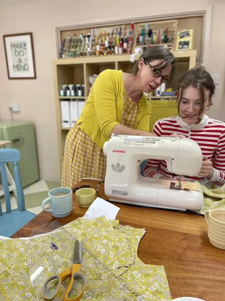 INTRODUCTION TO THE SEWING MACHINE FOR BEGINNERS