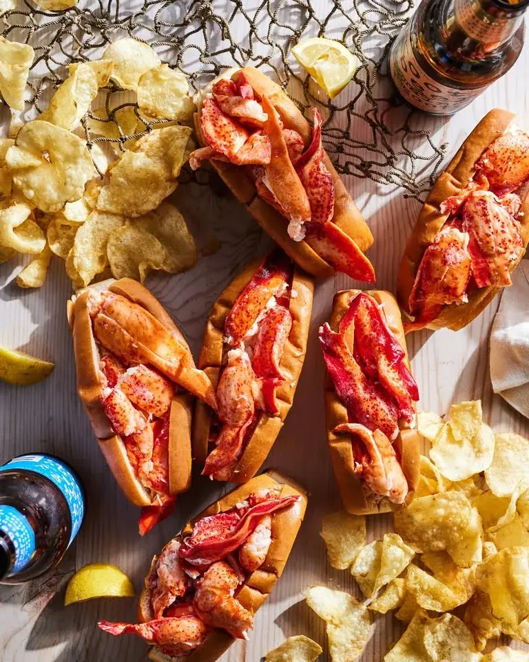 Cousins Maine Lobster π¦at Trumbull Mall