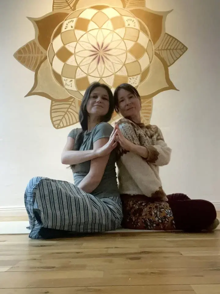 Hatha yoga in couples 