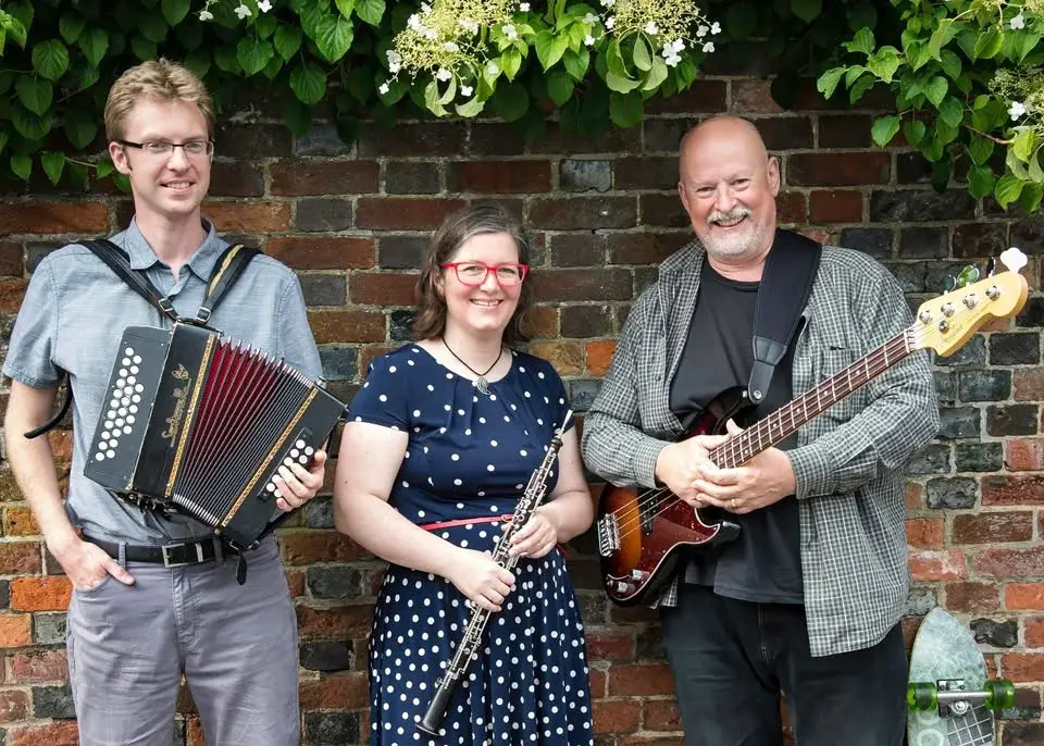 Oxfolk Ceilidh with Melobo & caller Jane Bird with Silver Flame Rapper