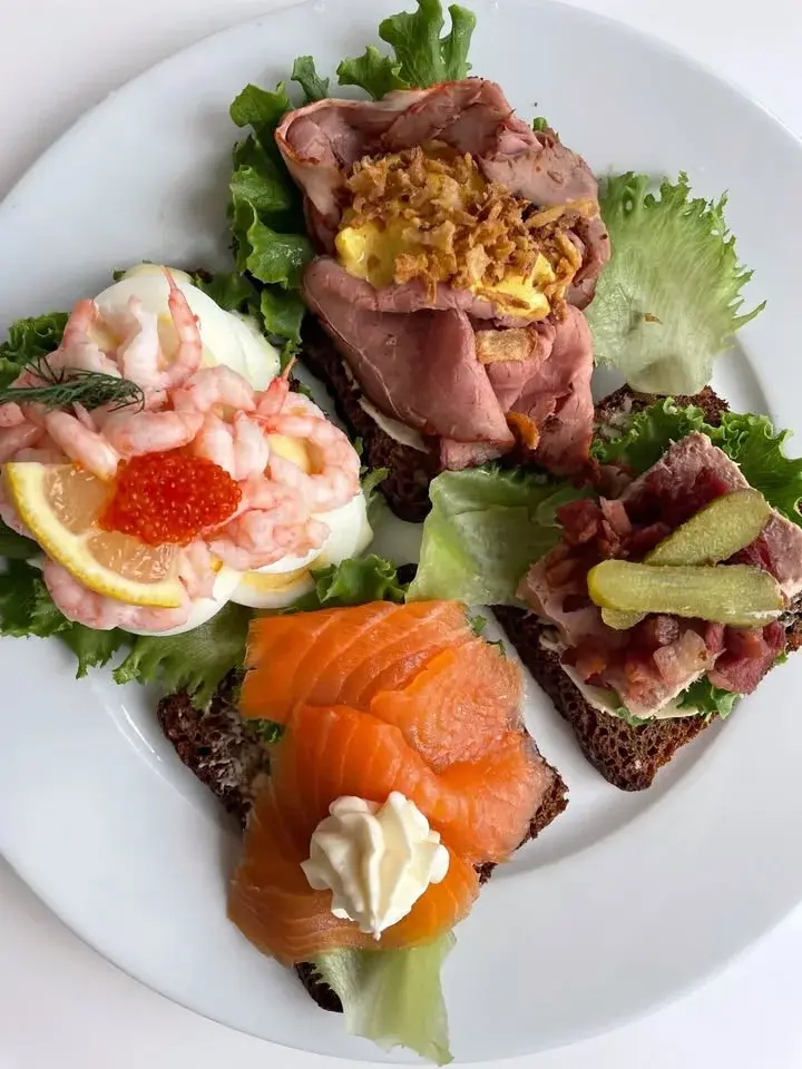 Klubbmöte med smörrrebröD