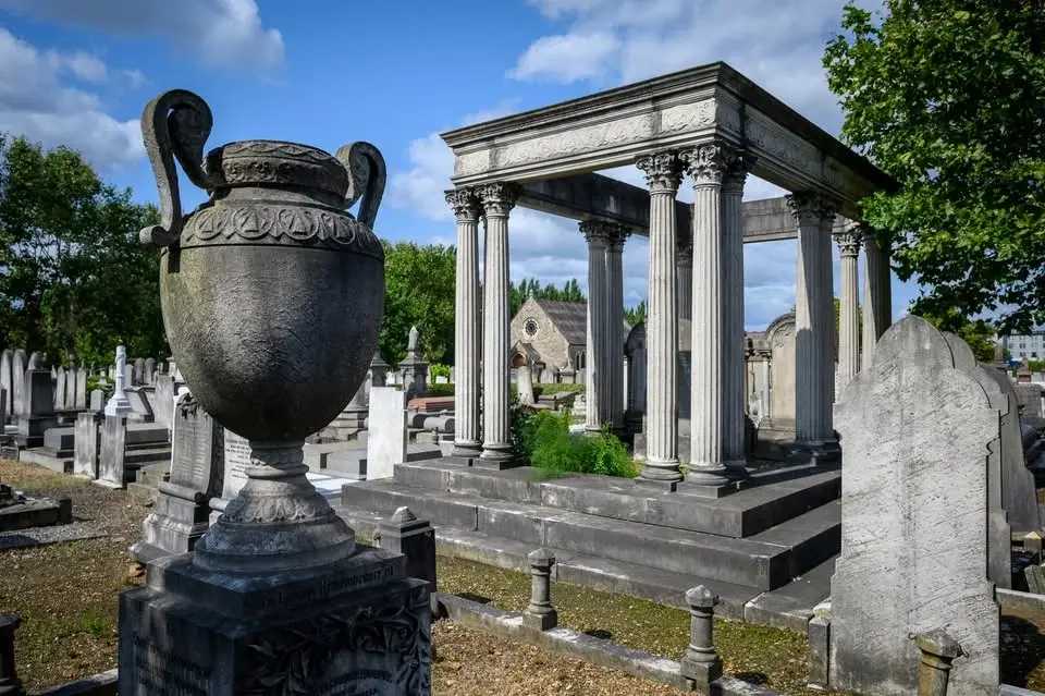 Guided Walk: Stories from the House of Life