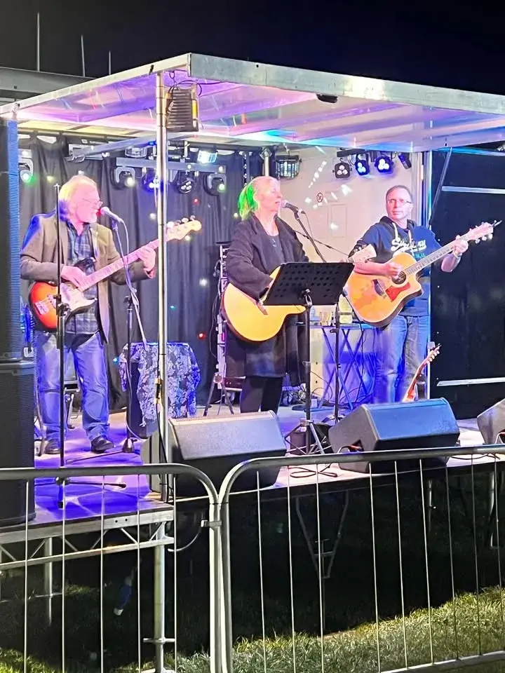Miv, Kev and Dave Live at Bont Borth 200. Menai Bridge 