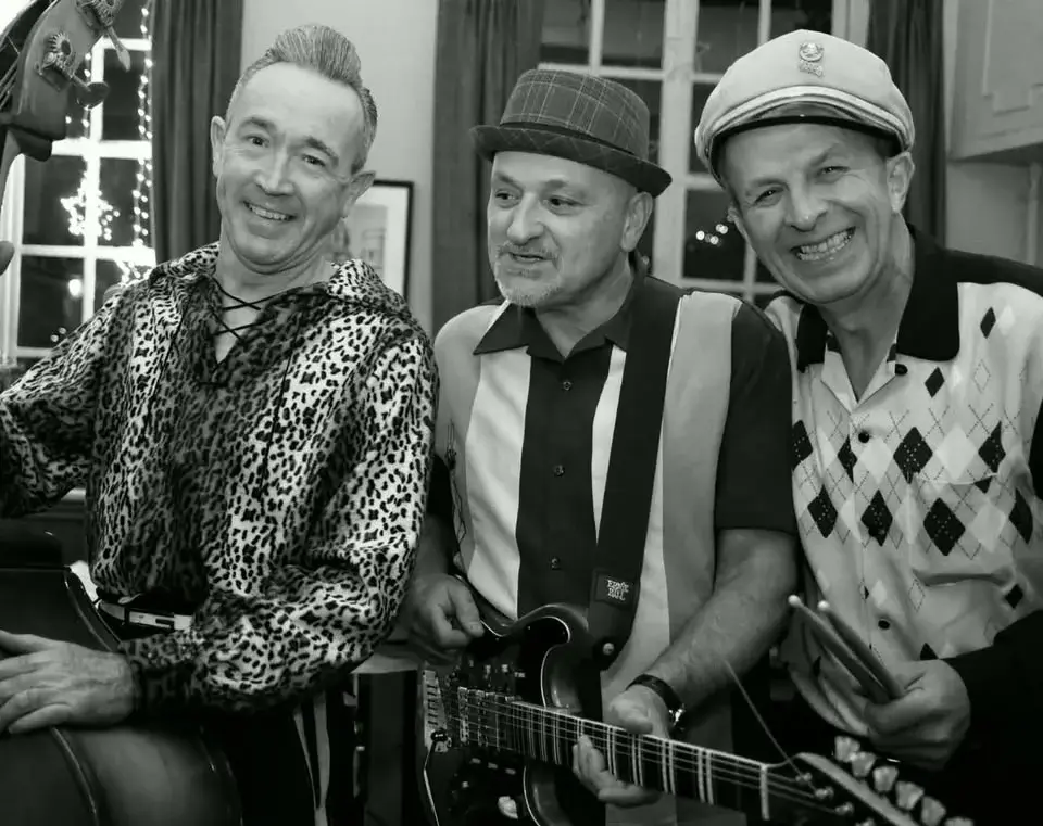 Hipbone Slim and the Two Far Gones - Live Rockabilly Rock!