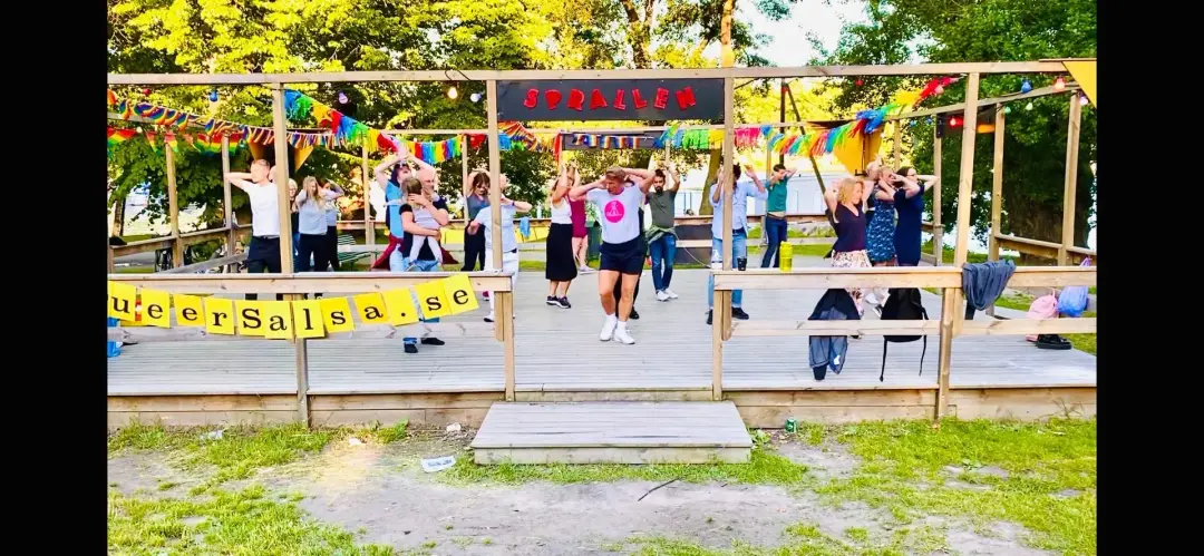 SöndagsSprallen: Salsa & Bachata i Solen! 💃🕺🌞