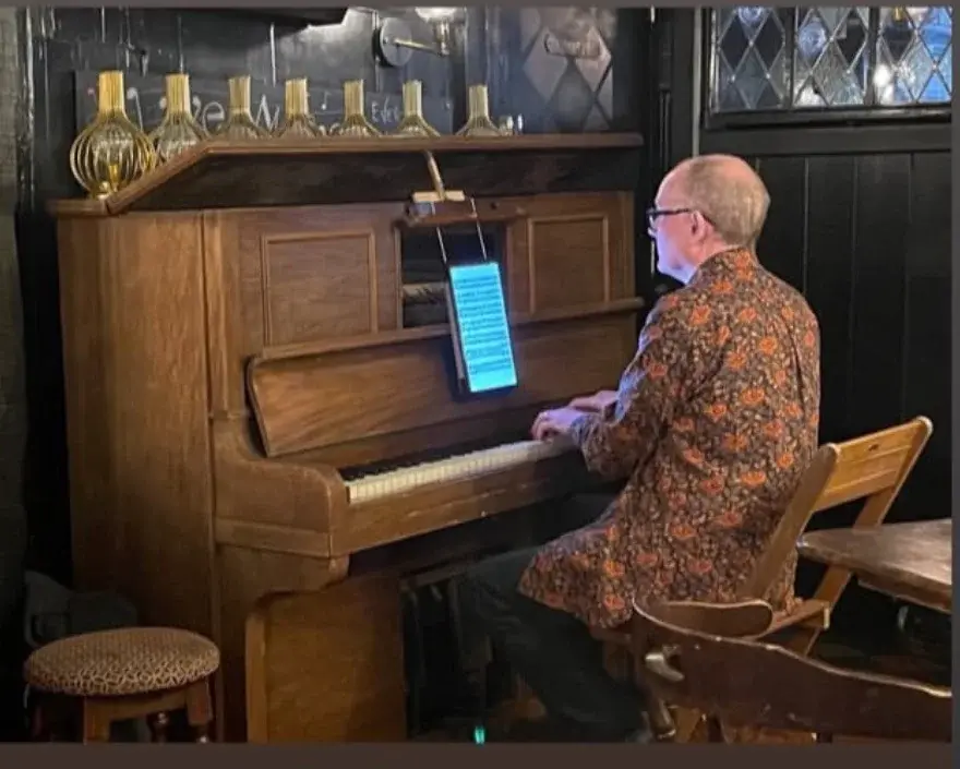 Chris Raspin: Winters evening at the piano; the piano songbook